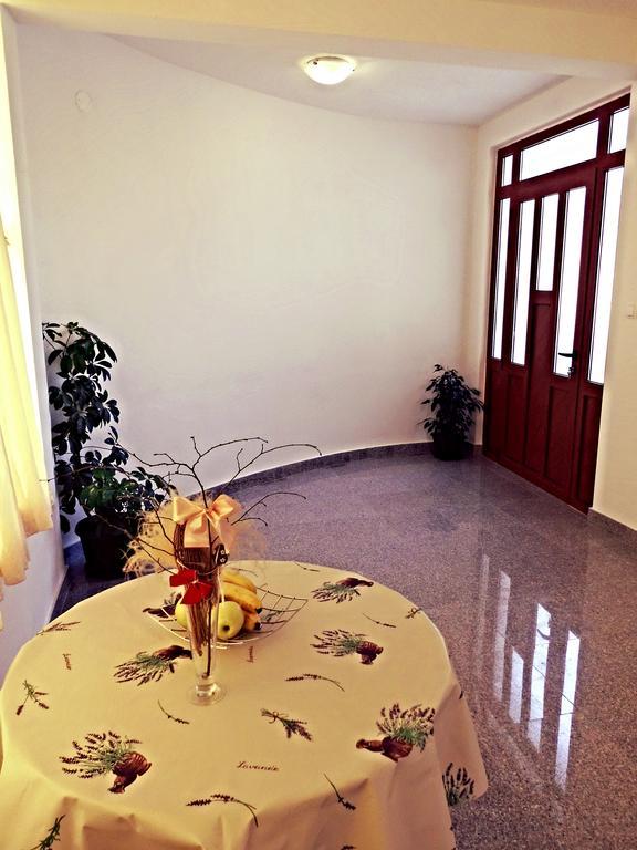 Apartmani Simic Starigrad Exterior photo