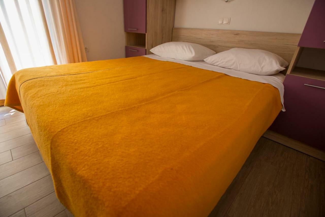 Apartmani Simic Starigrad Exterior photo