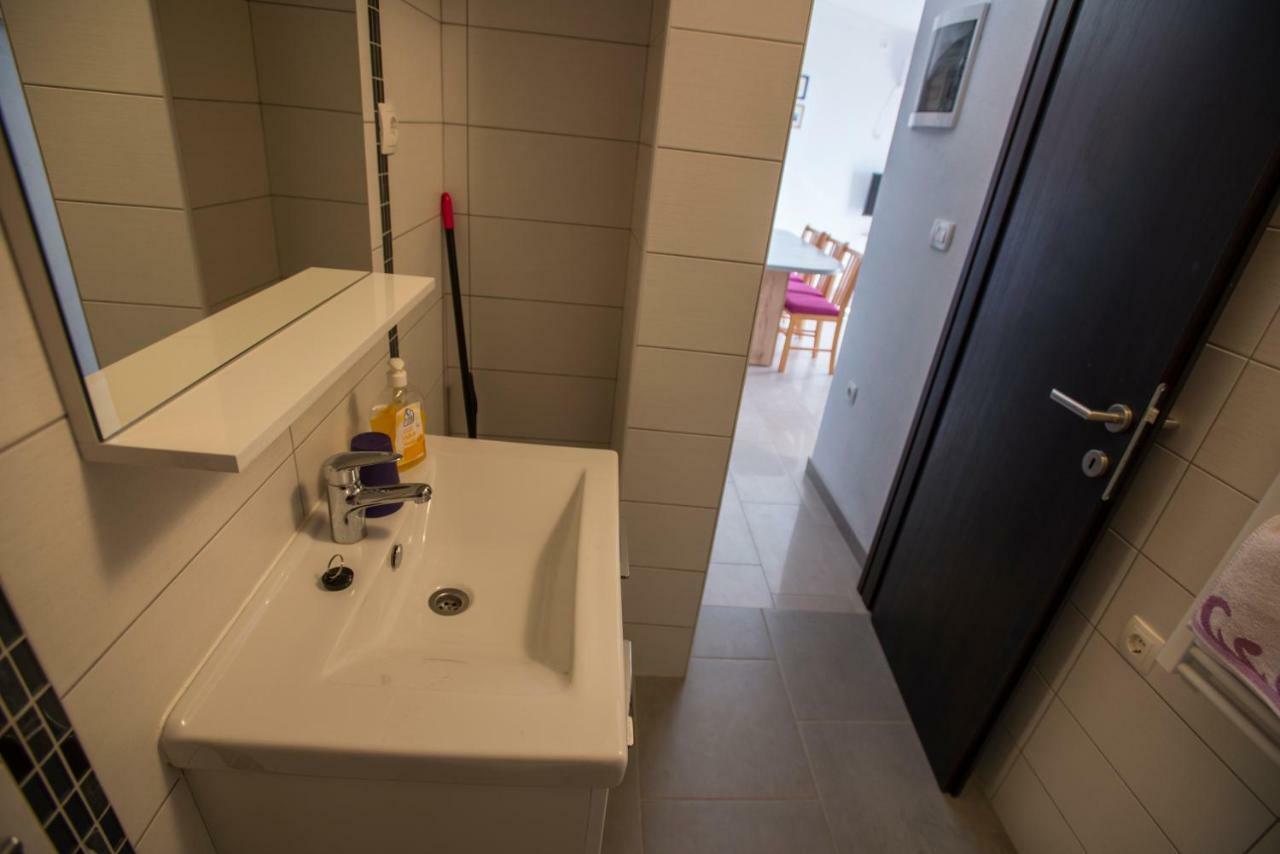 Apartmani Simic Starigrad Exterior photo