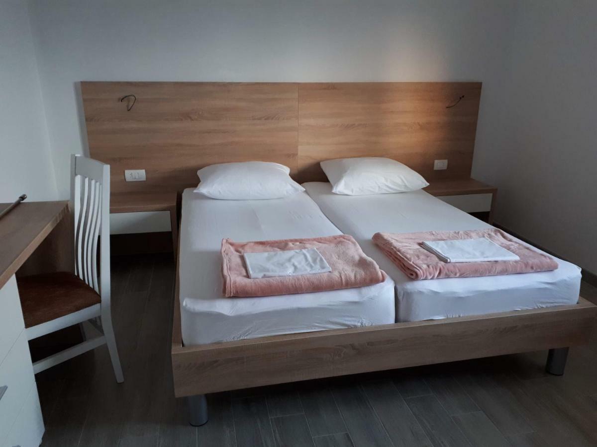 Apartmani Simic Starigrad Exterior photo