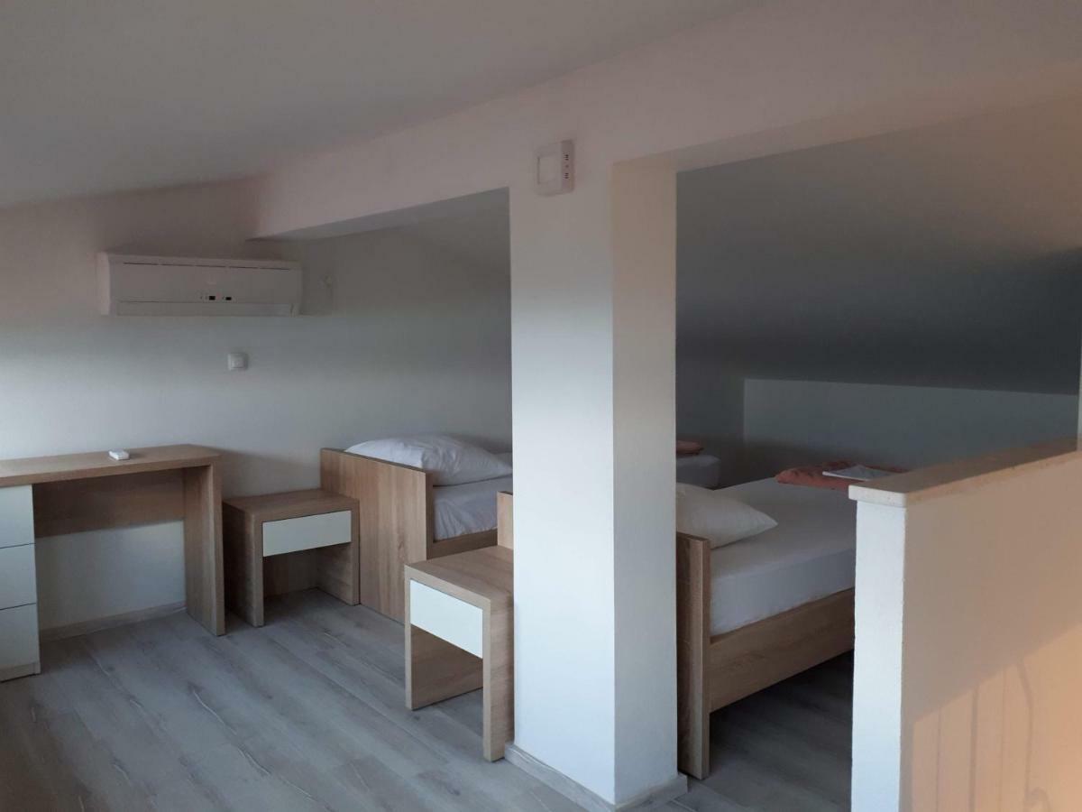 Apartmani Simic Starigrad Paklenica Exterior photo